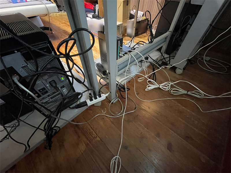 仕事部屋……背面ワイド